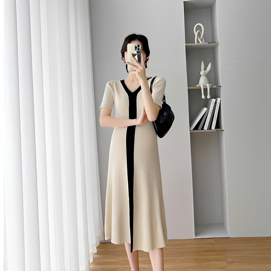 Jeanet - Elegant V-Neck Midi Dress