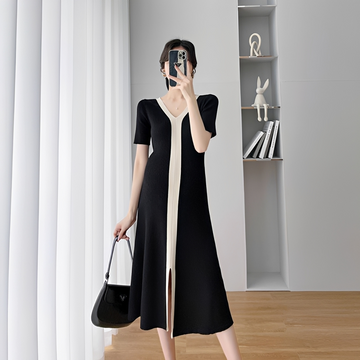 Jeanet - Elegant V-Neck Midi Dress