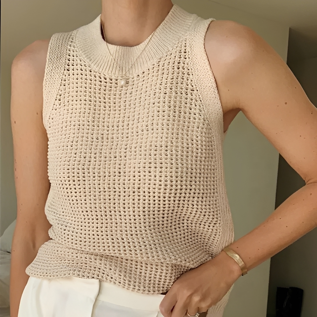 Carmilla - Elegant sleeveless tops
