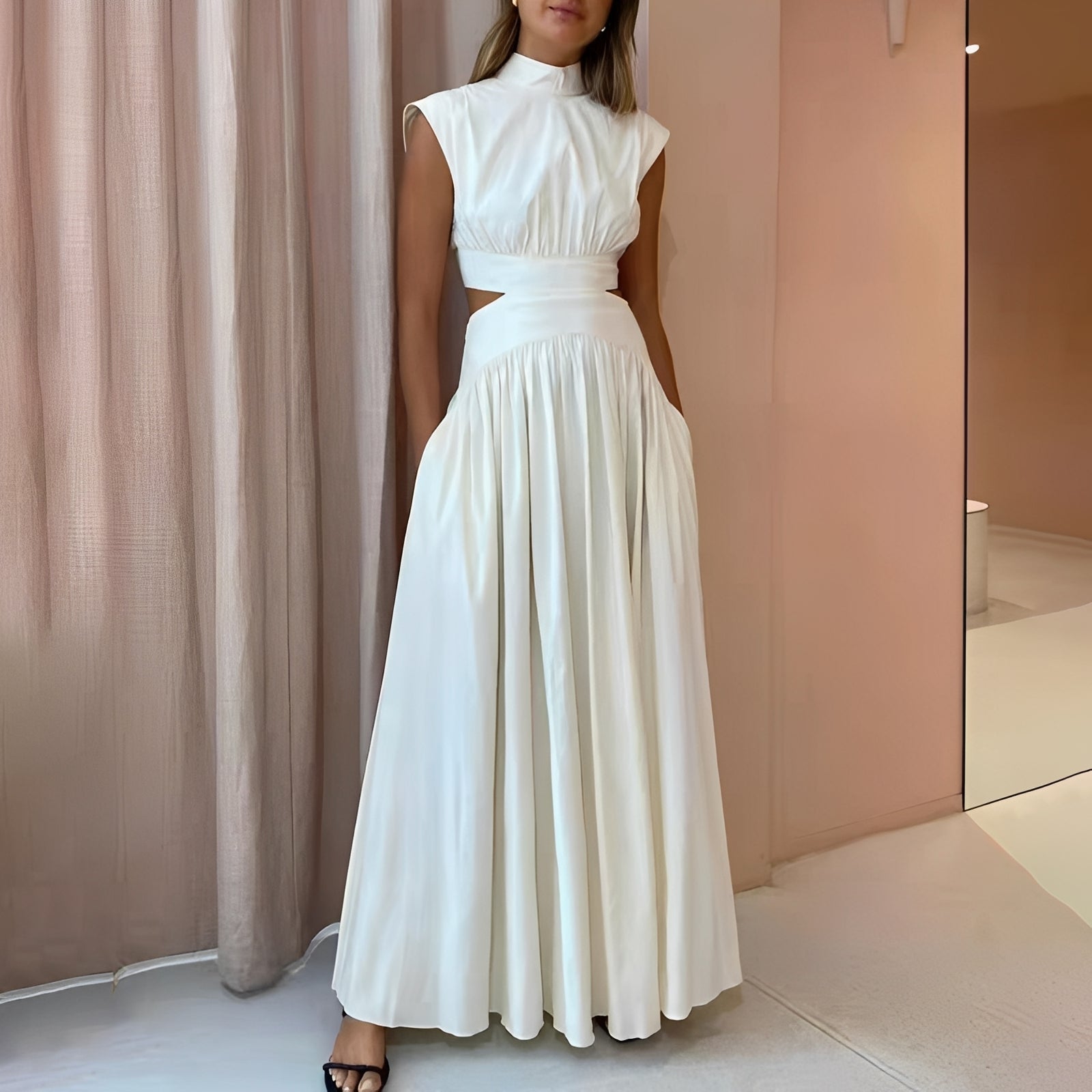 Isabella - Stylish Sleeveless Dress