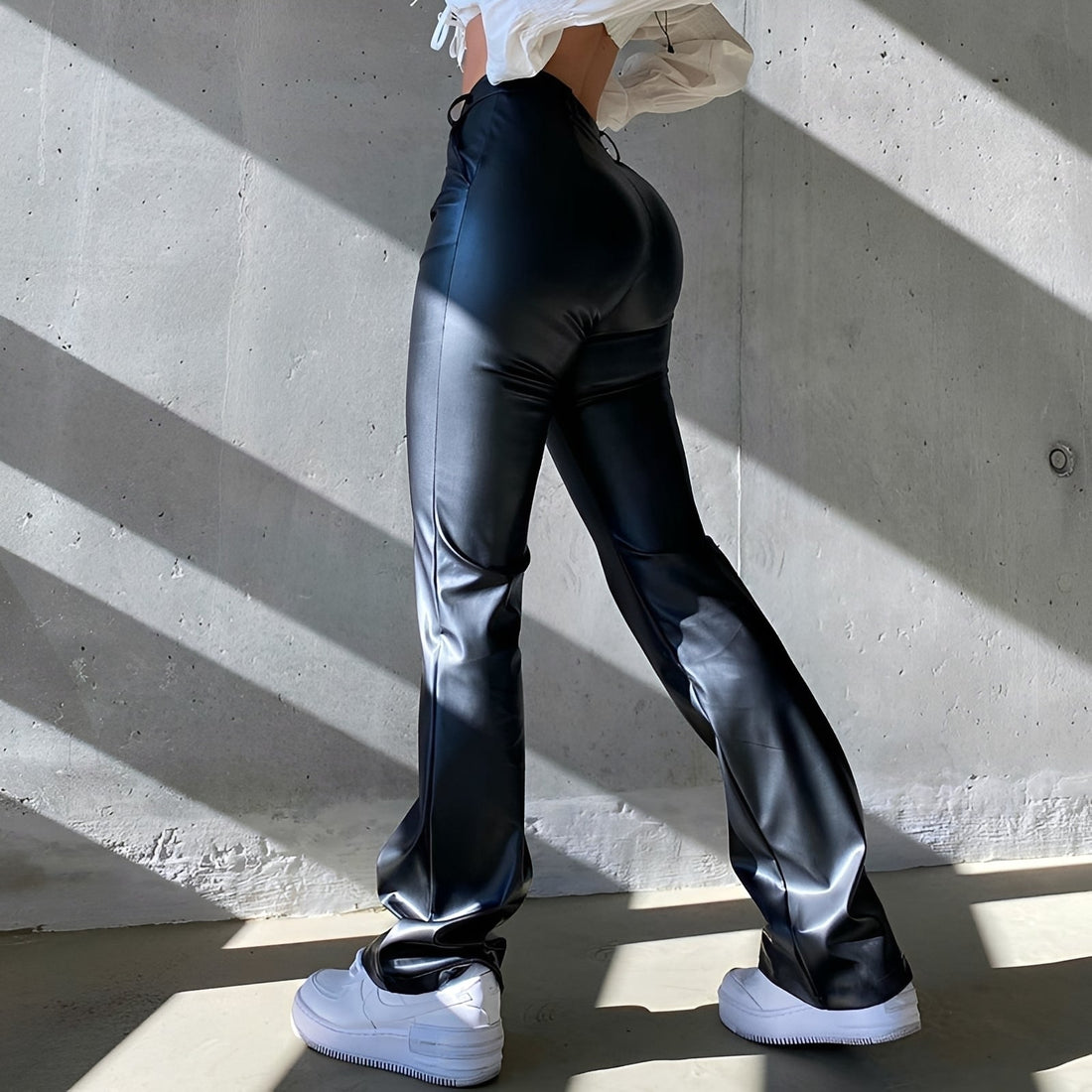 Katerina - Relaxed High-Waisted Flared Pants