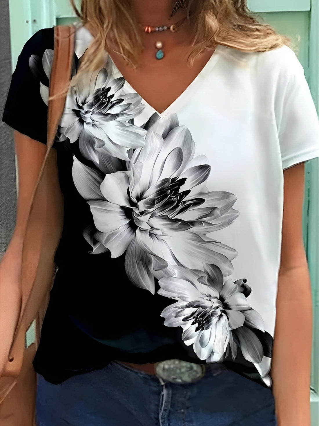 Niki - Trendy women's floral print blouse