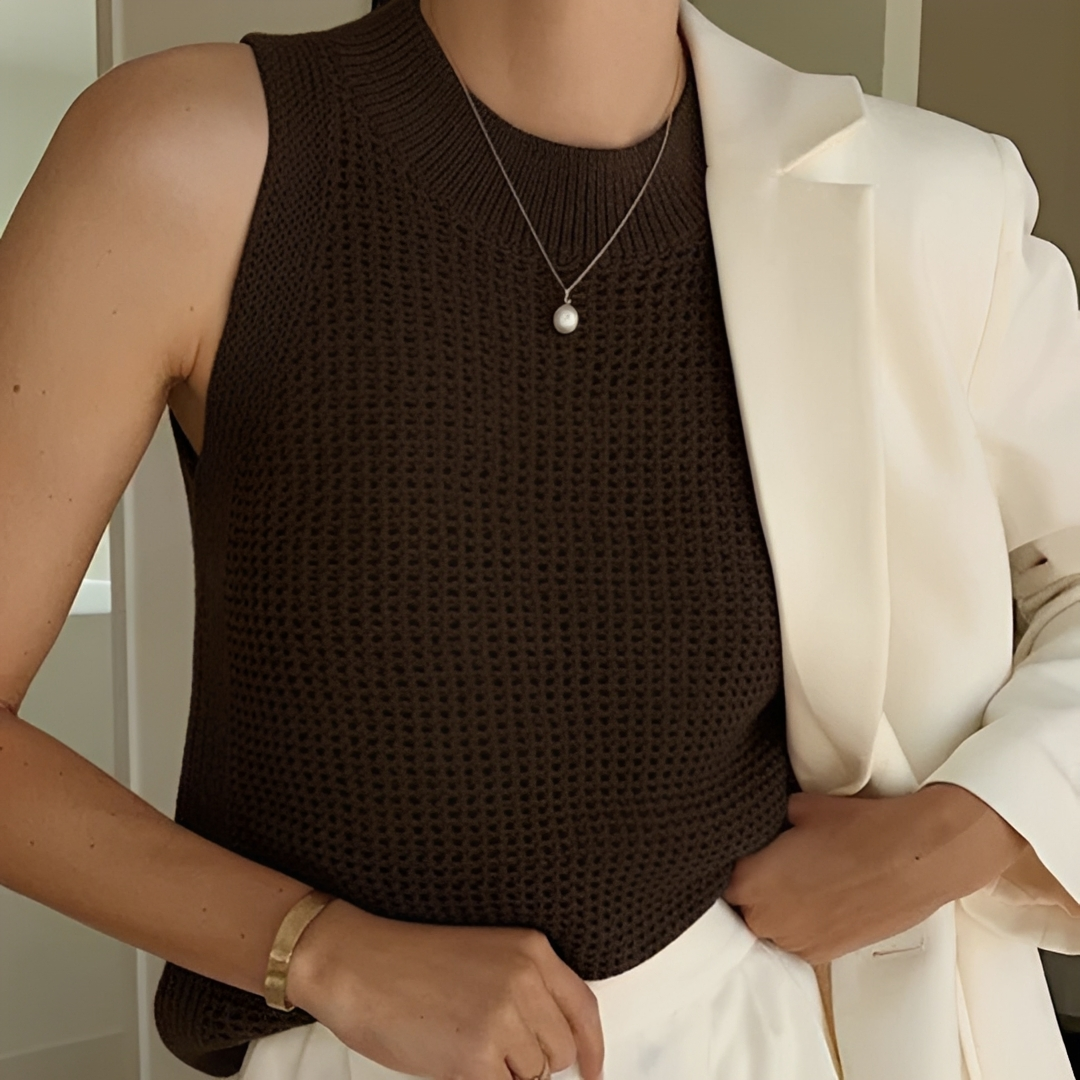 Carmilla - Elegant sleeveless tops