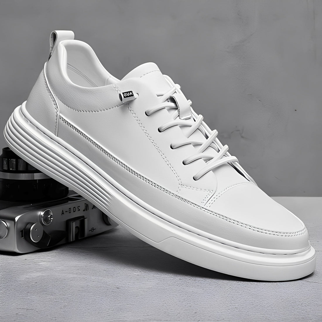 Romeo - Stylish men's low-top sneakers